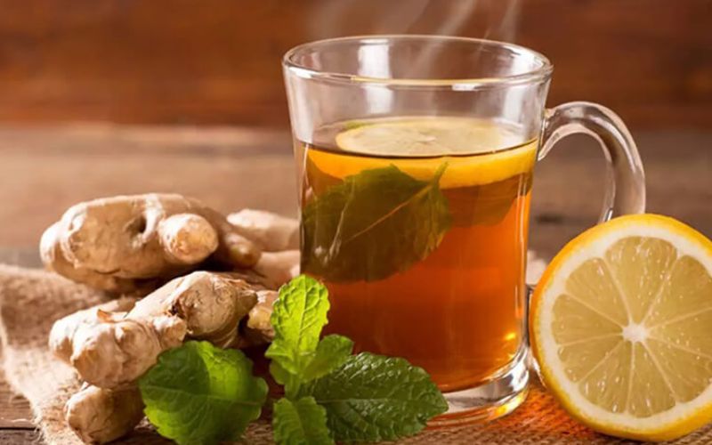 Trà gừng nóng giúp làm ấm và giải độc