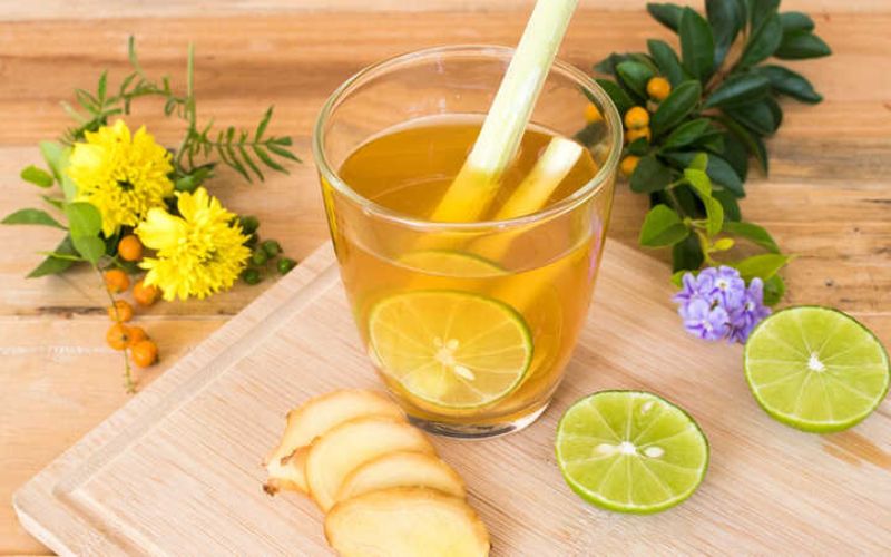 Nước chanh ấm hỗ trợ giảm viêm và dị ứng