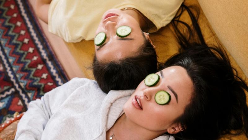 Đắp lát dưa leo lên mắt