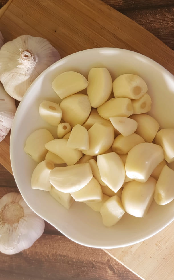 Bí quyết lột vỏ tỏi nhanh, sạch, ai cũng làm được