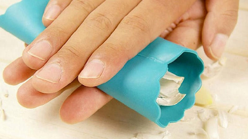 Dùng miếng cao su