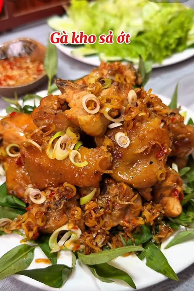Cách làm gà kho sả ớt ngon đậm vị, thơm nức mũi