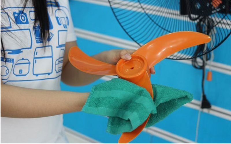 Giữ quạt sạch lâu giúp hạn chế bụi bẩn và kéo dài tuổi thọ sử dụng