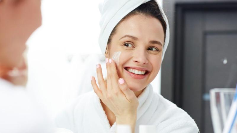 Các bước chăm sóc da hỗ trợ giảm mụn