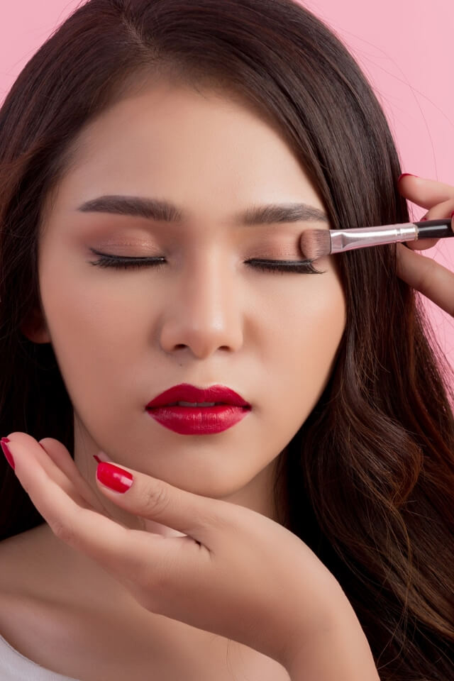 10 bí quyết giúp giữ lớp trang điểm lâu trôi, không xuống tông