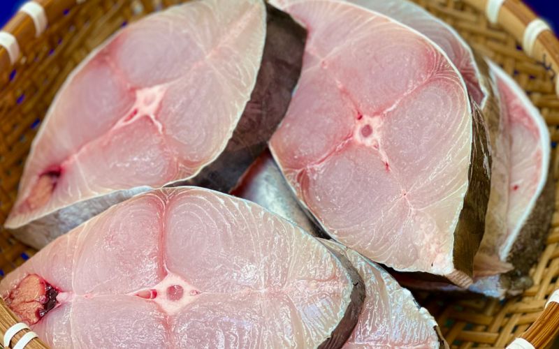 Chuẩn bị nguyên liệu cần thiết làm cá thu chiên nước mắm