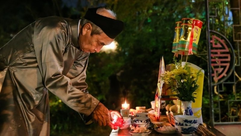 Văn khấn Giao thừa năm 2026 cần nêu rõ danh tính để cầu mong bình an, may mắn