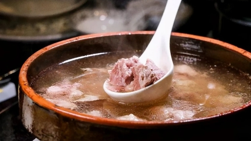 Thời gian hầm xương heo chuẩn thường từ 1 - 1.5 giờ để đạt độ mềm và ngọt nước lý tưởng