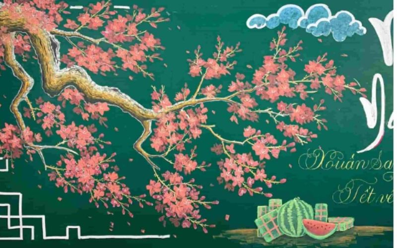 Học sinh tự tay vẽ tranh phấn giúp bảng lớp sinh động và đầy sắc xuân