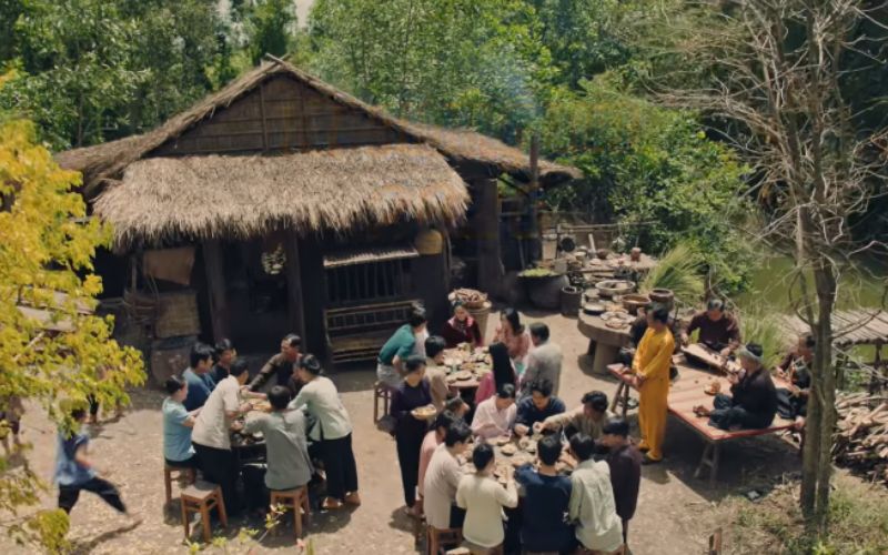 Không gian miền Tây được khắc họa mộc mạc, giàu tính gợi nhớ và cảm xúc