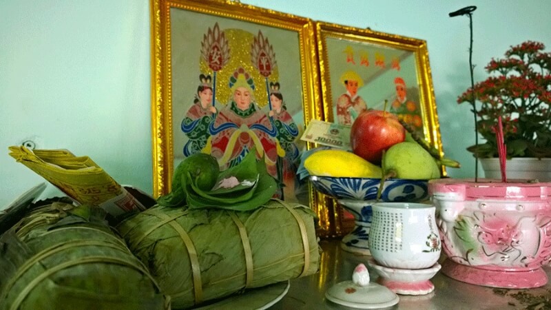 Hình ảnh bánh chưng bánh tét trang trí bàn thờ 5