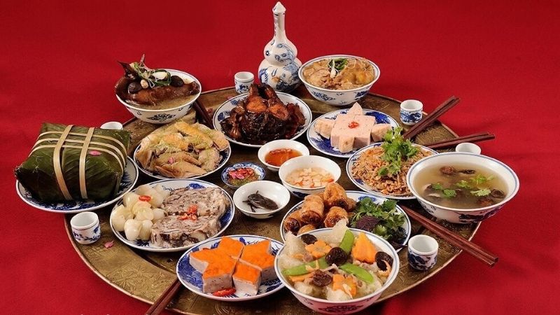 Hình ảnh bánh chưng bánh tét bên mâm cỗ Tết 2