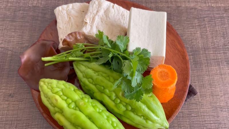 Nguyên liệu làm món khổ qua kho chay