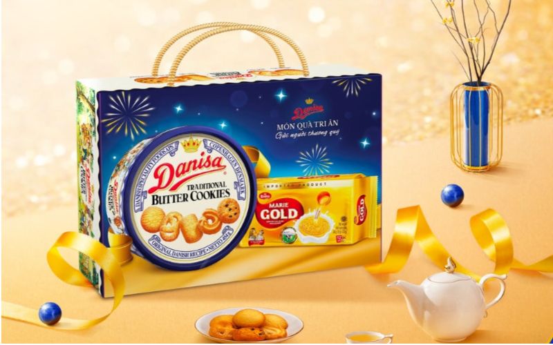 Chọn loại bánh và hộp thiếc phù hợp từng đối tượng nhận quà Chọn loại bánh và hộp thiếc phù hợp từng đối tượng nhận quà