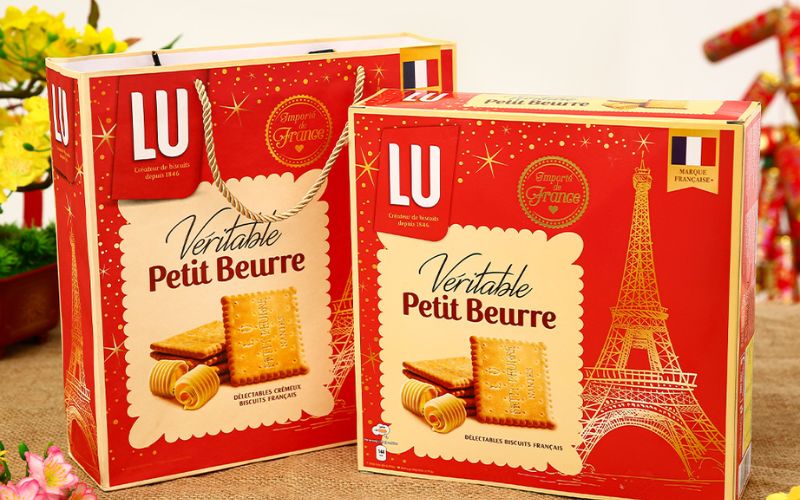Bánh quy LU Véritable Petit Beurre có kết cấu giòn nhẹ, hương bơ thanh lịch, phù hợp trà chiều Bánh quy LU Véritable Petit Beurre có kết cấu giòn nhẹ, hương bơ thanh lịch, phù hợp trà chiều