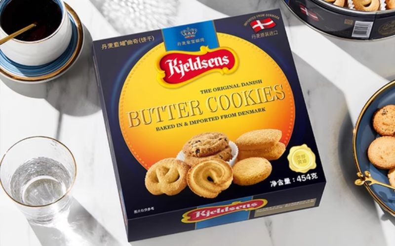 Bánh giòn tan, hương bơ đậm, hộp thiếc sang trọng Bánh giòn tan, hương bơ đậm, hộp thiếc sang trọng