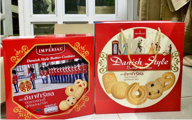 Bánh bơ vàng đều, ngọt vừa, hộp thiếc gọn gàng, dễ biếu tặng Bánh bơ vàng đều, ngọt vừa, hộp thiếc gọn gàng, dễ biếu tặngBánh bơ vàng đều, ngọt vừa, hộp thiếc gọn gàng, dễ biếu tặng