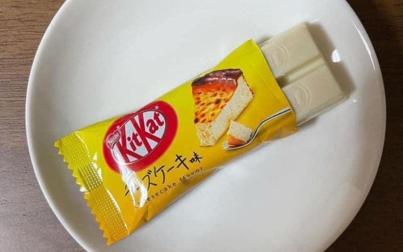 Vị phô mai béo nhẹ, hòa quyện socola ngọt vừa phải.