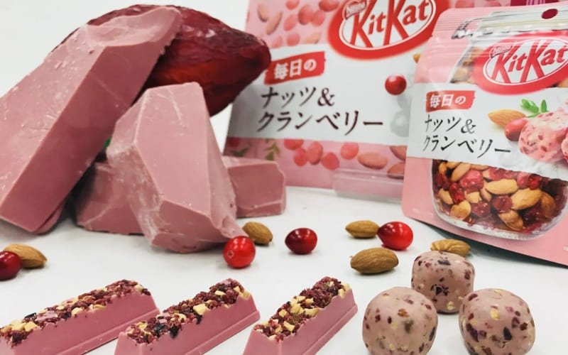 KitKat ruby chocolate có sắc hồng, vị chua ngọt nhẹ