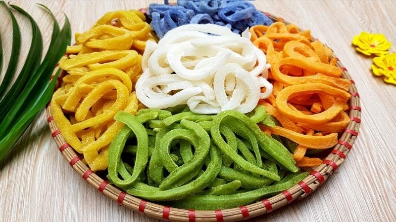 Mứt dừa tượng trưng cho sự viên mãn Mứt dừa tượng trưng cho sự viên mãn