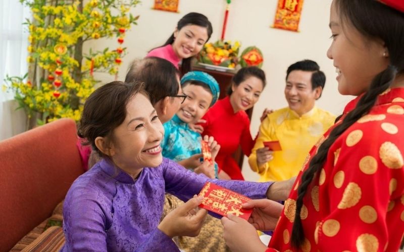 Chuẩn bị chu đáo tiền lì xì và quà Tết giúp lan tỏa niềm vui, may mắn đầu năm