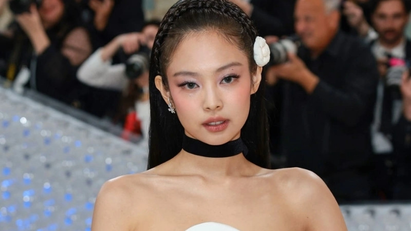 Dáng vai móc áo là kiểu xương vai phẳng, rộng, có phần đỉnh vai vuông góc với cổ Dáng vai móc áo là kiểu xương vai phẳng, rộng, có phần đỉnh vai vuông góc với cổ