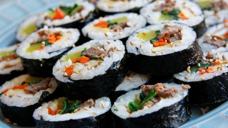 Cơm cuộn rong biển