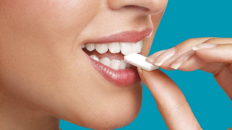 Kẹo cao su giúp loại bỏ mảng bám cơ học