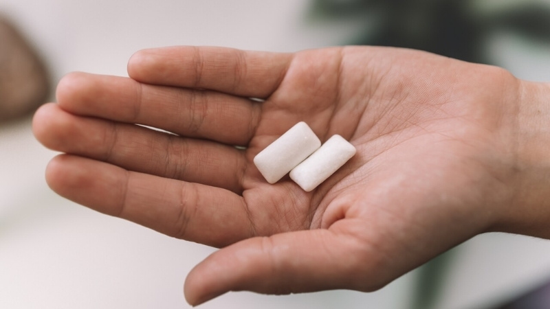 Không nên cho trẻ nhỏ dưới 6 tuổi sử dụng kẹo cao su