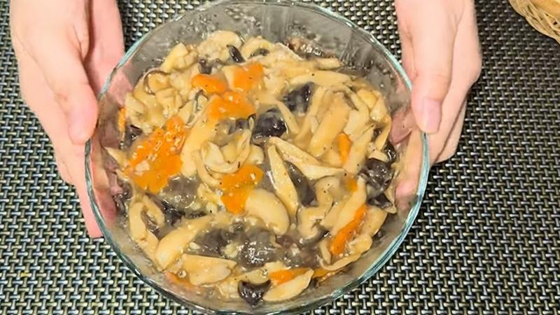 Đổ khuôn thịt đông chay