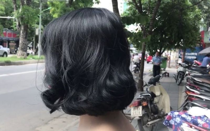 Màu tóc than chì mới lạ, hiện đại và tạo cảm giác mượt mà