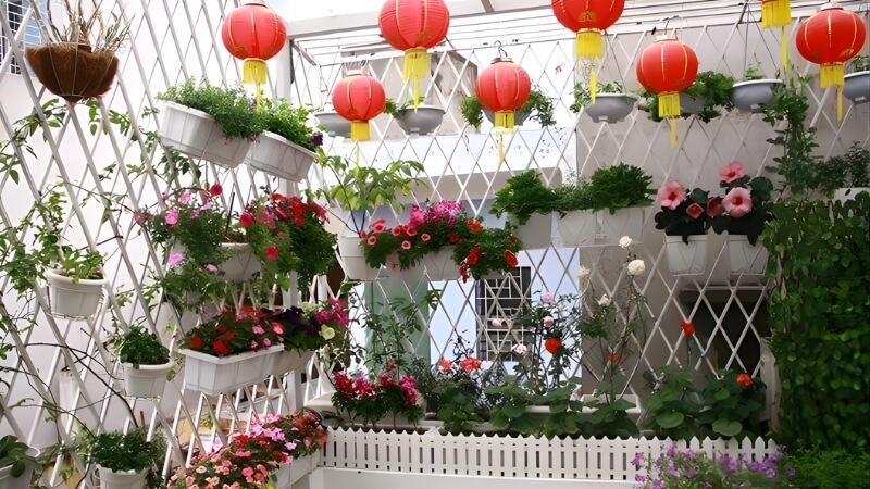 Ban công hoặc sân vườn