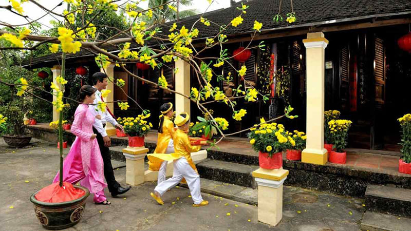 Thời điểm bước vào nhà