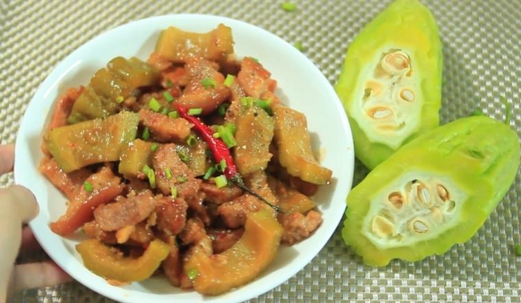 Cách làm thịt kho khổ qua lạ miệng, đổi vị mâm cơm Tết