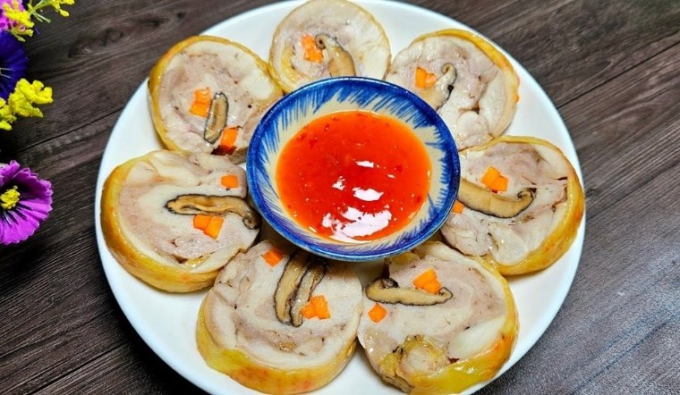 Cách làm giò gà nấm hương cho mâm cỗ Tết tròn đầy