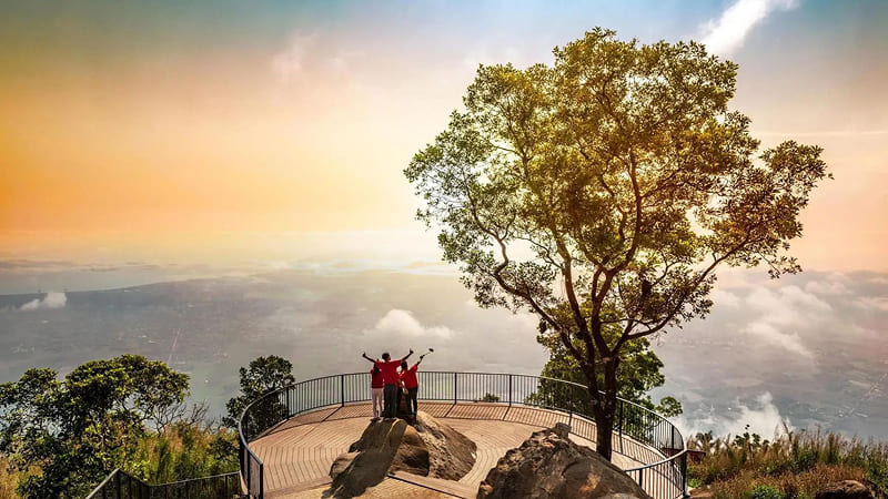 Leo sáng về chiều (Trekking trong ngày)