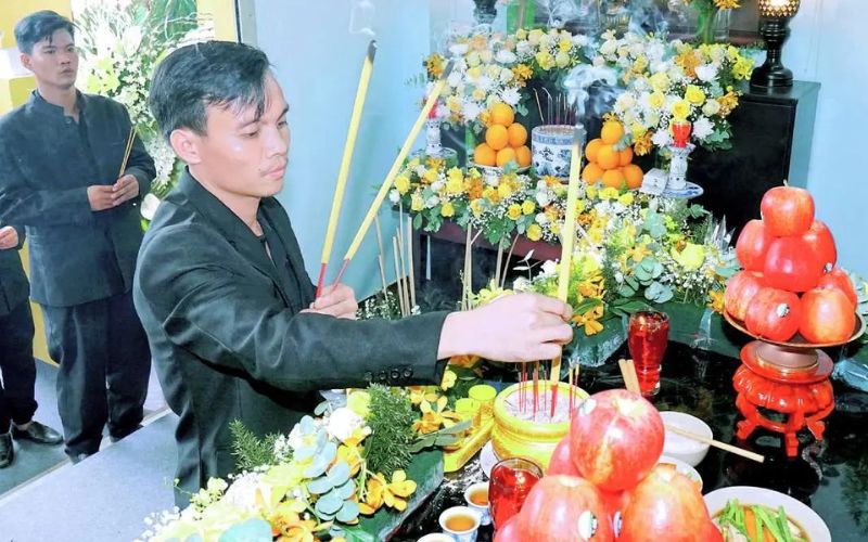 Việc hoãn phát tang thể hiện sự tôn trọng không khí ngày Tết