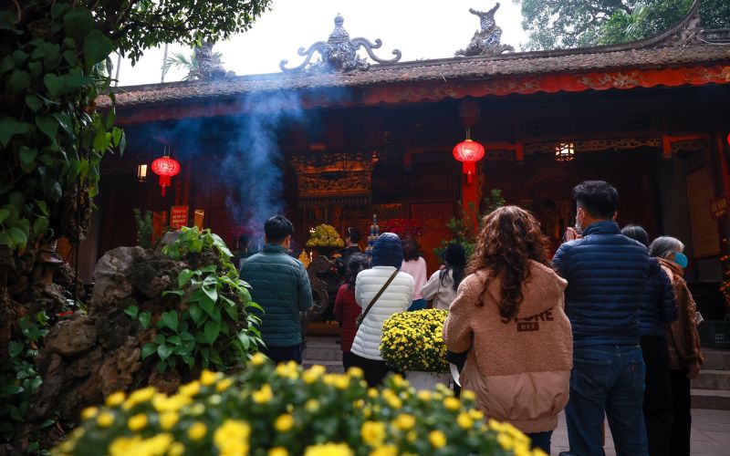 Đi chùa giúp con người tìm sự an yên và gửi gắm mong cầu đầu năm