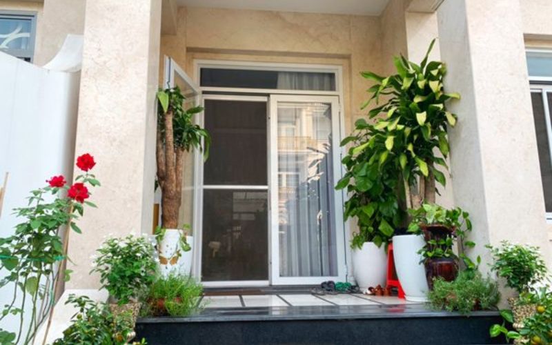 Cửa chính cần thông thoáng để đón sinh khí đầu năm