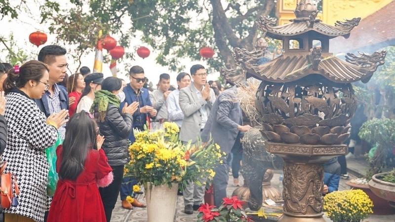 Nên đi lễ chùa, chúc Tết hoặc hái lộc theo hướng Đông Nam, Tây Bắc để đón cát tường Nên đi lễ chùa, chúc Tết hoặc hái lộc theo hướng Đông Nam, Tây Bắc để đón cát tường