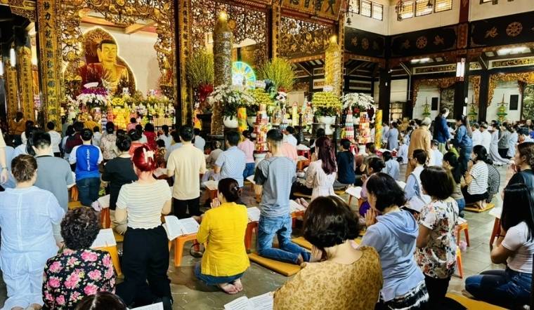 Kinh nghiệm đi chùa Rằm tháng Giêng đúng lễ theo phong tục Việt