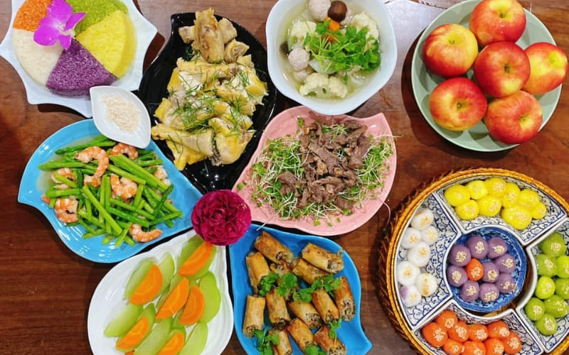 Mâm cúng đơn giản vẫn cần đủ món chính.