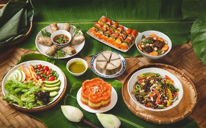 Gia đình có thể dùng đồ cúng như lộc.