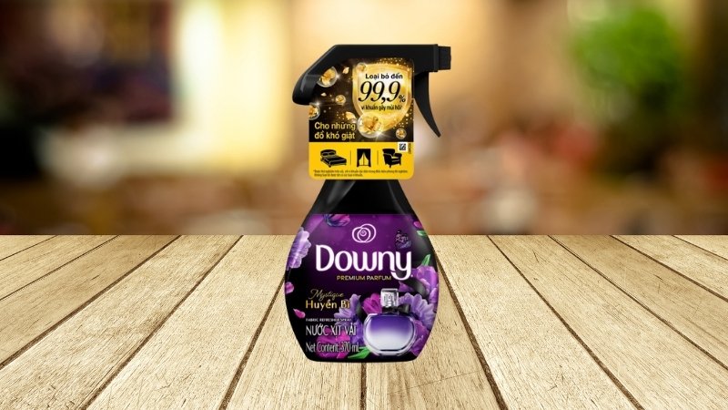 Hàng thật có bao bì sắc nét, đầy đủ thông tin và vòi xịt chắc chắn, tạo tia phun sương mịn