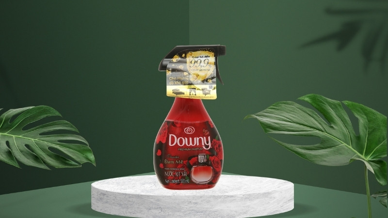 Nước xịt vải Downy thật có hương nước hoa tinh tế, lưu hương lâu và không nồng mùi cồn