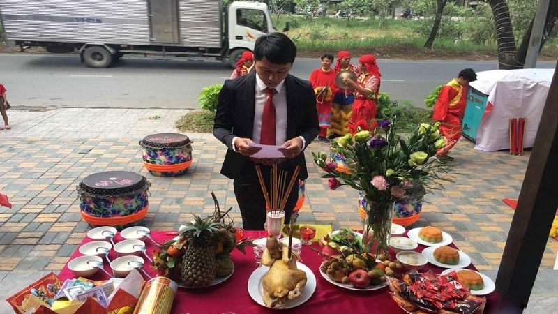 Chọn người mở hàng (xông đất) hợp tuổi năm 2026