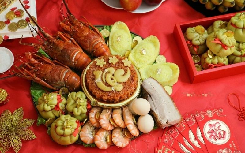 Cúng thần Tài, Thổ Công và tổ tiên giúp gia đình đón phúc lộc và bình an trong năm mới