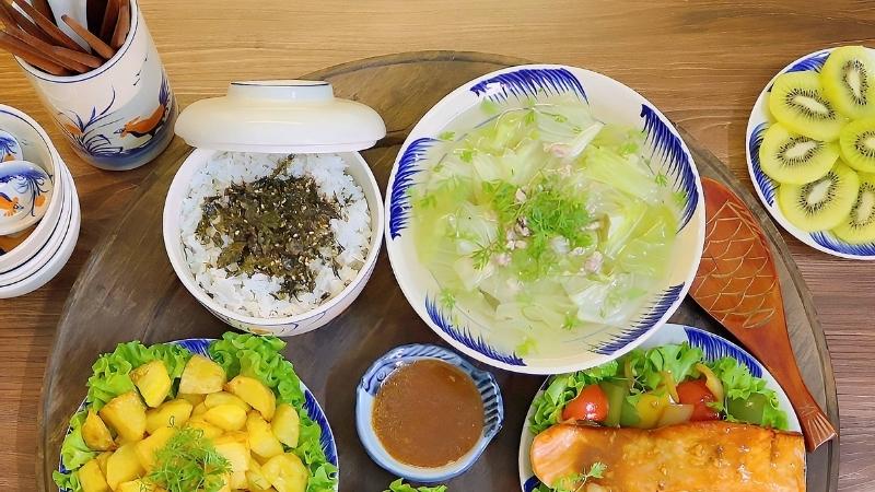 Thưởng thức canh bắp cải thịt bằm