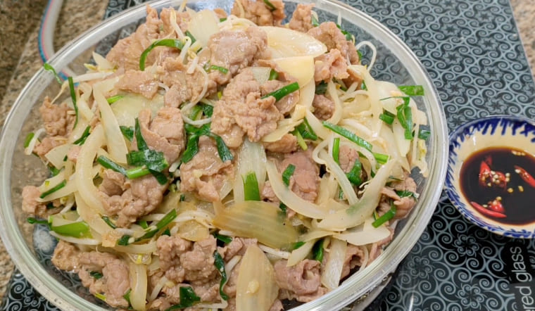 Cách làm bò xào giá hẹ - Thịt bò mềm tan, giá hẹ giòn ngọt