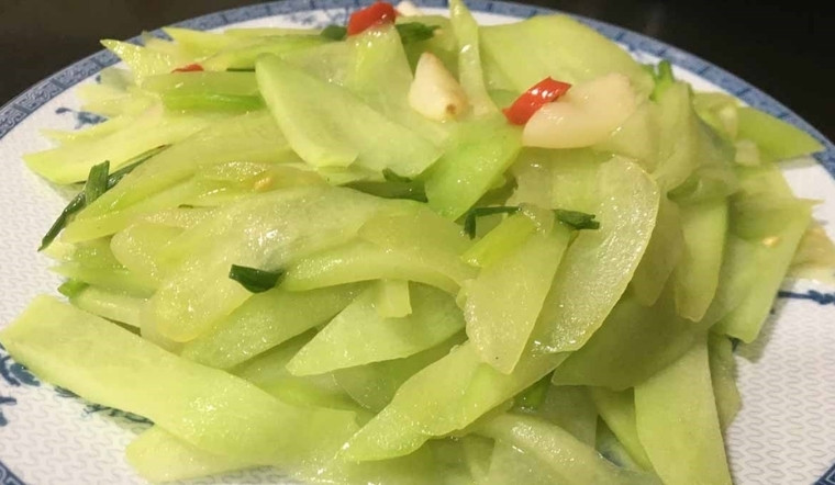 Cách làm su su xào tỏi giòn sần sật, xanh mướt mắt cực dễ làm